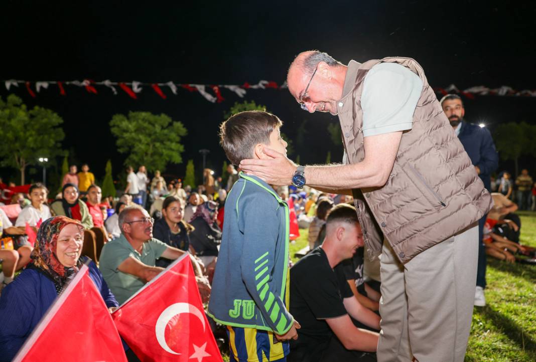 Konyalılar, milli maçı kentin sembol mekanında izledi 6